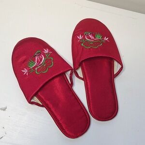 ✧･ﾟvtn red house slippers